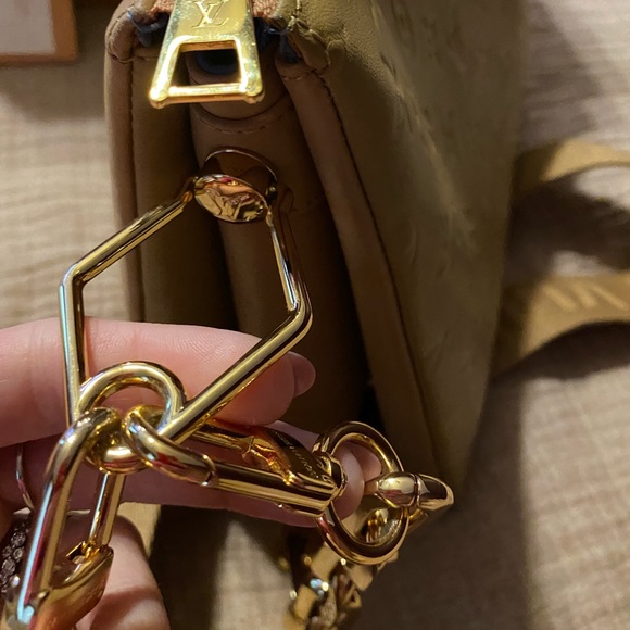 *SOLD*LV Coussin - Picture 4 of 13